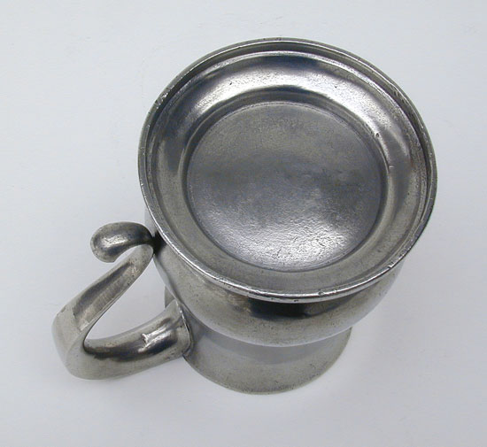 An Unmarked English Pewter Export Quart  Tulip Mug