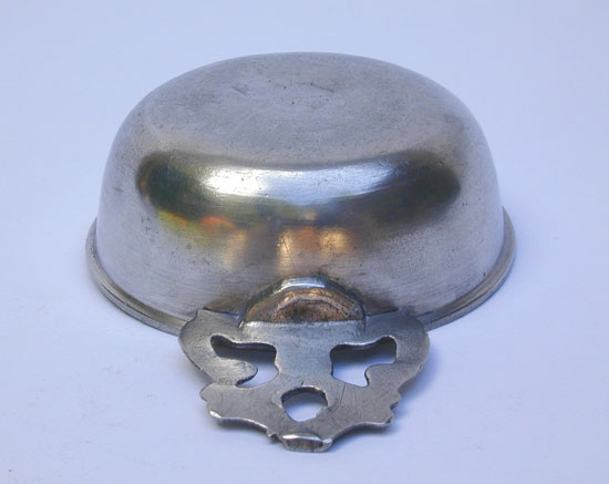 An Unmarked Lee Pewter Taster Porringer